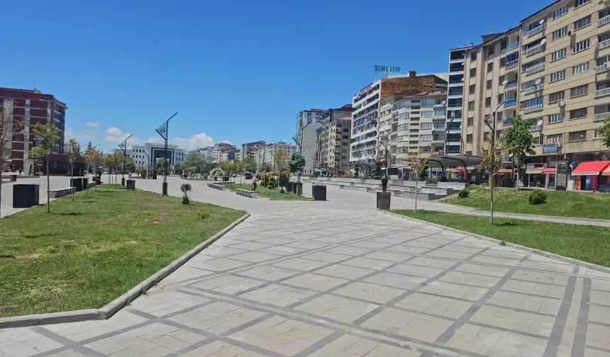Elazığ'da cadde ve sokaklar boş kaldı