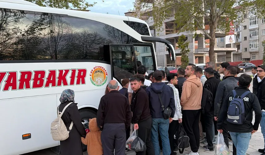 Elazığ’da şampiyonluk seferberliği! Yüzlerce araçlık dev konvoy bursa yolunda