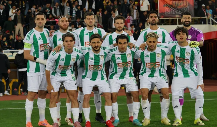 İlk yarı bitti: Yeşilyurtspor 3-1 önde!
