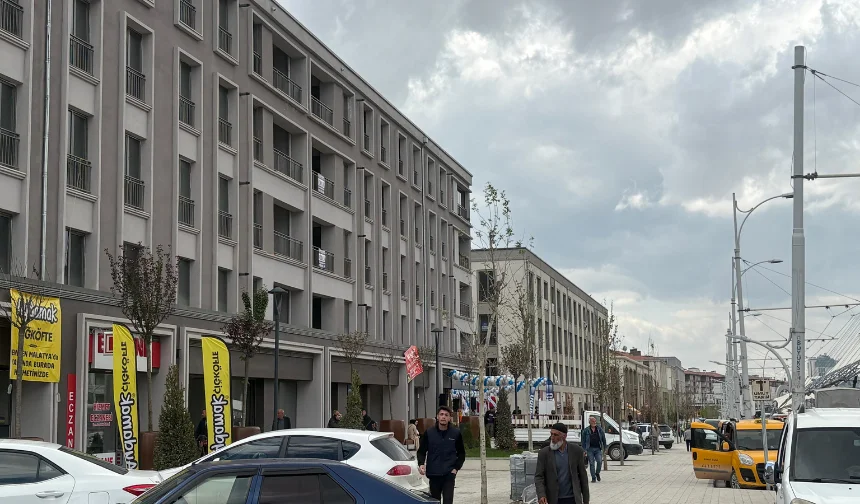 Malatya çarşısında 2 milyonluk kira krizi! Esnaf konteynerden çıkacak mı?