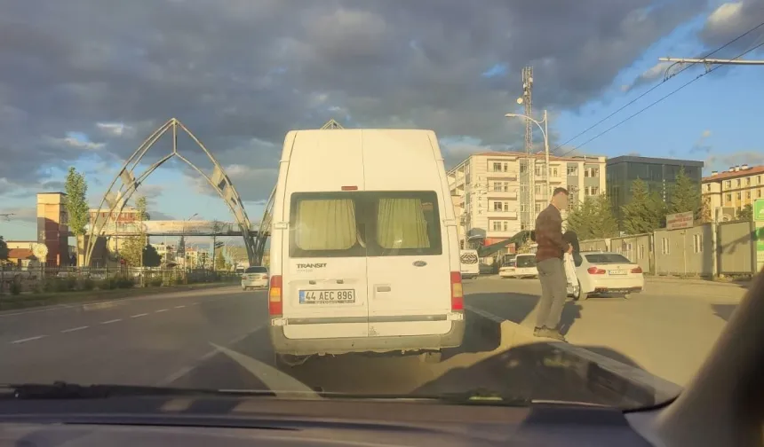 Malatya Çevreyolu’nda minibüs terörü: Kuralları hiçe saydı, faciaya davetiye çıkardı!