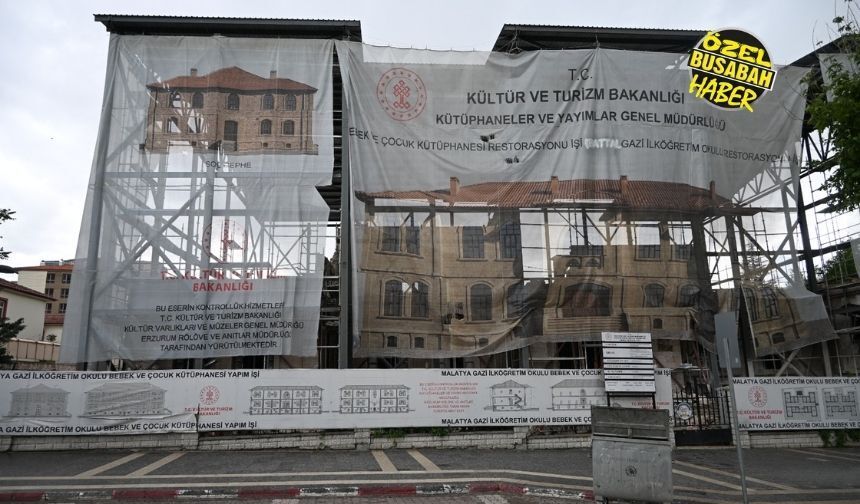 Malatya Gazi İlkokulu kütüphaneye dönüşüyor: Brandaların arkasındaki hummalı mesai görüntülendi