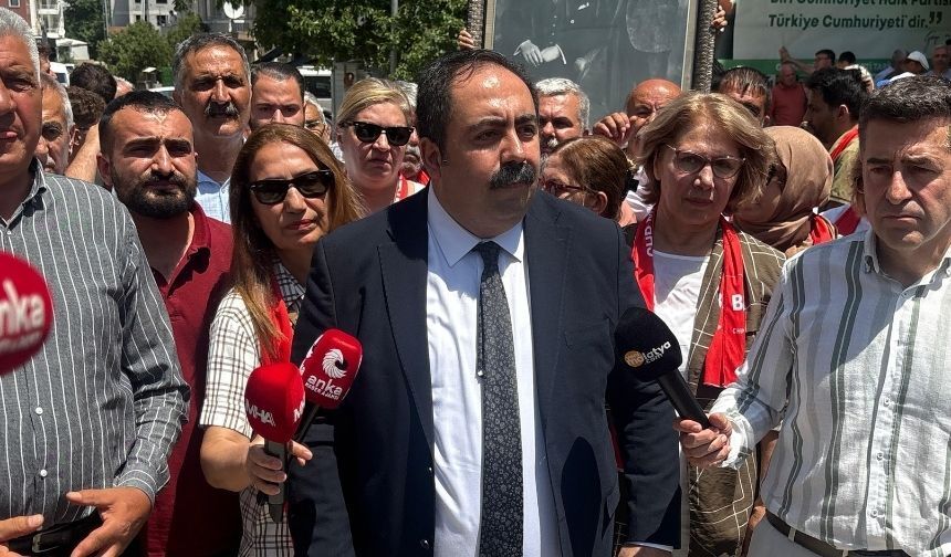 CHP Malatya'da koltuk binada, irade meydanda! Barış Yıldız: "Partililer buradadır, hainler oradadır!"