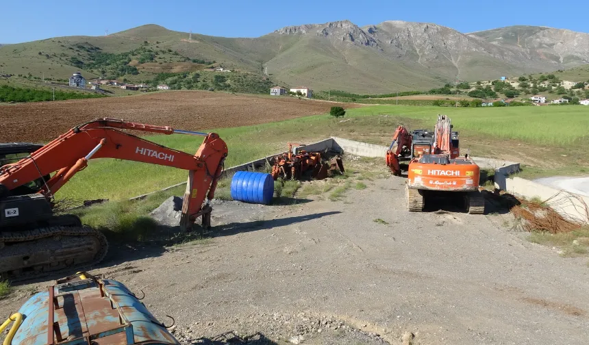 Gasp edildiğini iddia ettikleri 40 milyonluk iş makinelerini dağın başında buldular