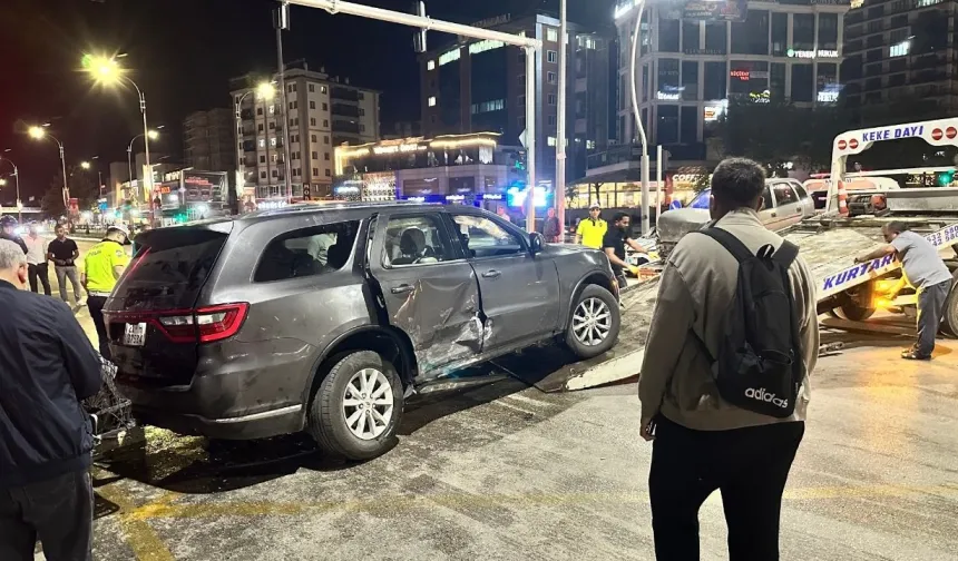 Komşuda Malatya Caddesi üzerinde feci kaza! Can pazarında 11 kişi yaralandı