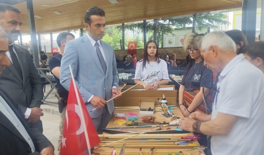 Kuluncak’ta Hayat Boyu Öğrenme Haftası: Yıl sonu sergisine yoğun ilgi!