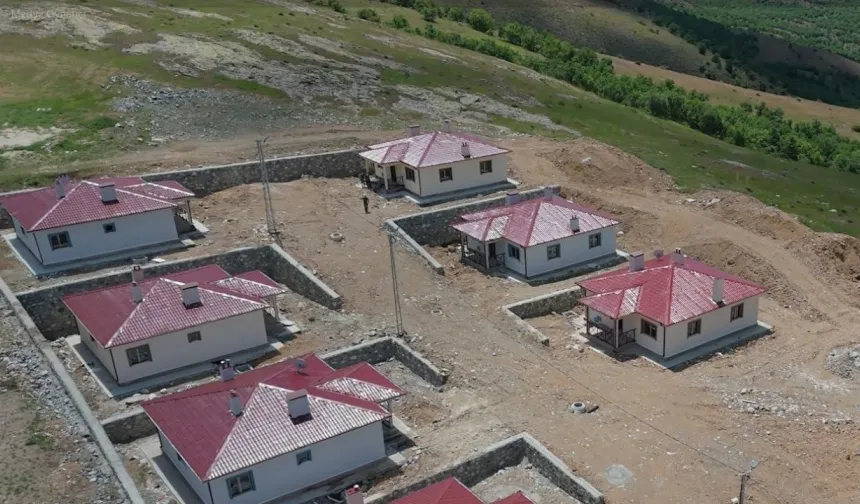 Malatya’da depremzedelerin isyanı! Teslim edilmeyen köy konutları çürümeye mi başladı?