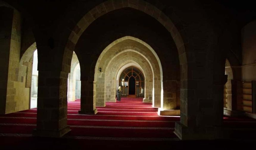 Malatya'daki 800 yıllık mabette Hz. Muhammed şifresi