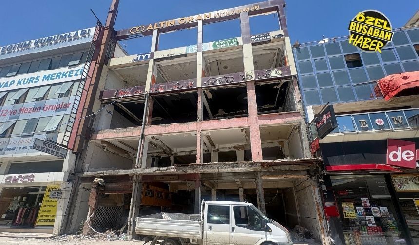 Malatya’nın göbeğinde saatli bomba: 3,5 yıldır yıkılmayan bina kimin canını yakacak?