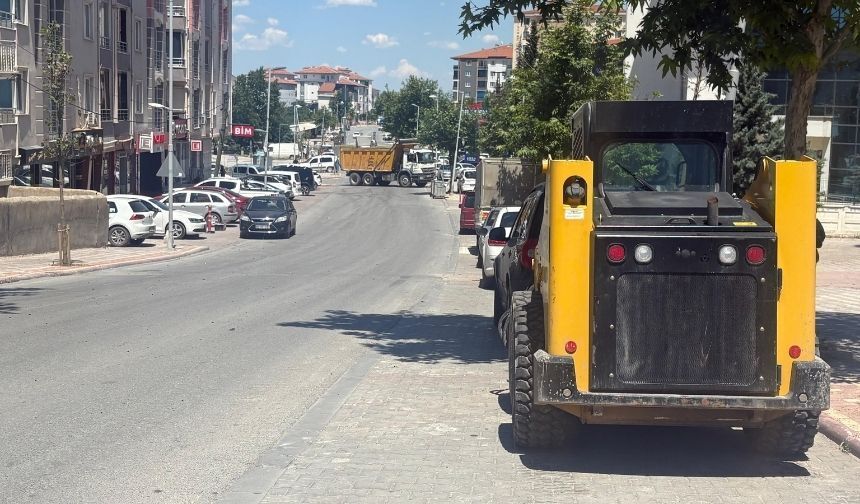 Tandoğan Mahallesi’nde ulaşım rahatlıyor: Çökük ve bozuk yollar asfaltlanıyor!