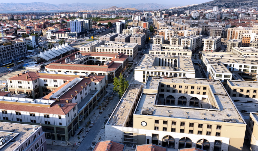 Bakan Kurum müjdeyi verdi! Malatya Bakırcılar Çarşısı’nda esnaf kepenk açıyor