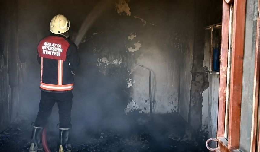 Doğanyol'daki ev yangınında 89 yaşındaki kadın kurtarılamadı