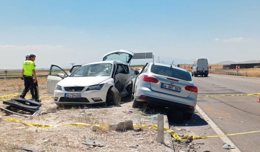 Kayseri-Malatya karayolunda kaza: Araçlar hurdaya döndü 2 ölü, 9 yaralı!