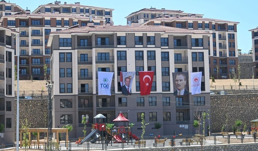 Malatya Çamurlu Akoğuz'da "Dağları peynir gibi biçen" 1.5 yıllık mücadele: Tam 4 bin 359 anahtar teslim edildi!