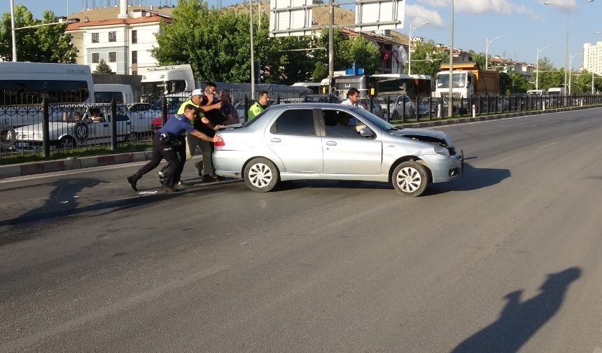 Malatya’da 6 araç birbirine girdi: Zincirleme kazada 3’ü çocuk 4 yaralı