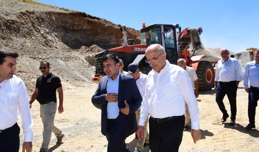 Pütürge ziyaretinde duyurdu: Tüm Malatya’da bin 350 şantiyede 35 milyarlık saha mesaisi!