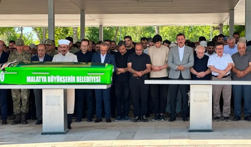 Rektör Bentli’nin acı günü: Annesi Nefise Bentli dualarla son yolculuğuna uğurlandı!