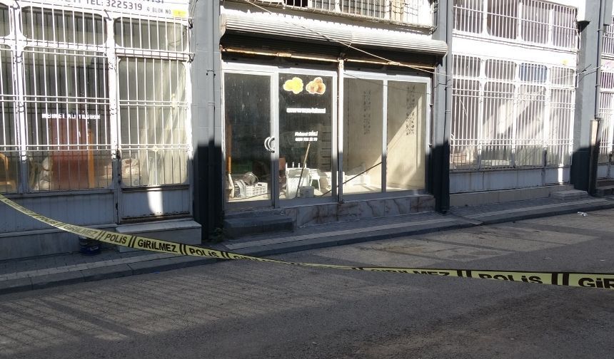 Şire Pazarı’nda silahlı kavga dehşeti: Alacak verecek kavgası kanlı bitti!
