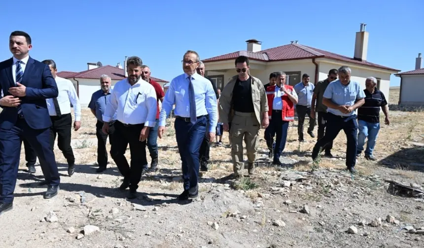 Vali Seddar Yavuz’dan Darende’ye çıkarma: Yatırımlar ve deprem konutları yerinde incelendi