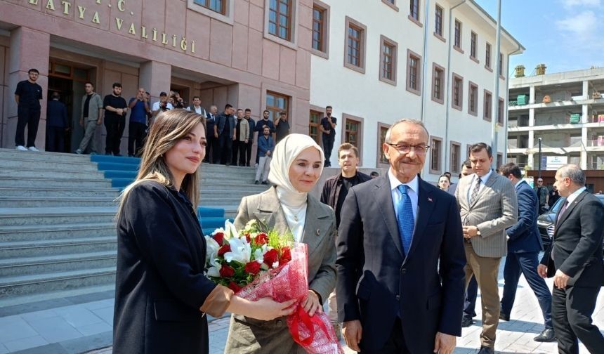 Bakan Göktaş'ın Malatya toplantısında kapı krizi: Zafer Partililer salona alınmadı!