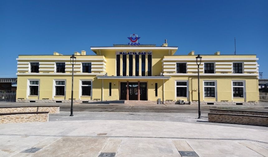 Depremde hasar gören Cumhuriyet mirası Malatya Garı yeniden kapılarını açtı