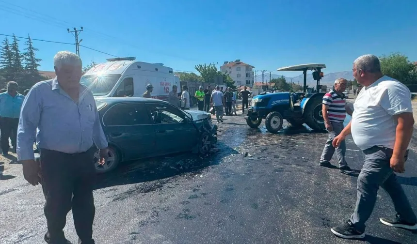 Doğanşehir’de otomobil ile traktör çarpıştı! 3 yaralı