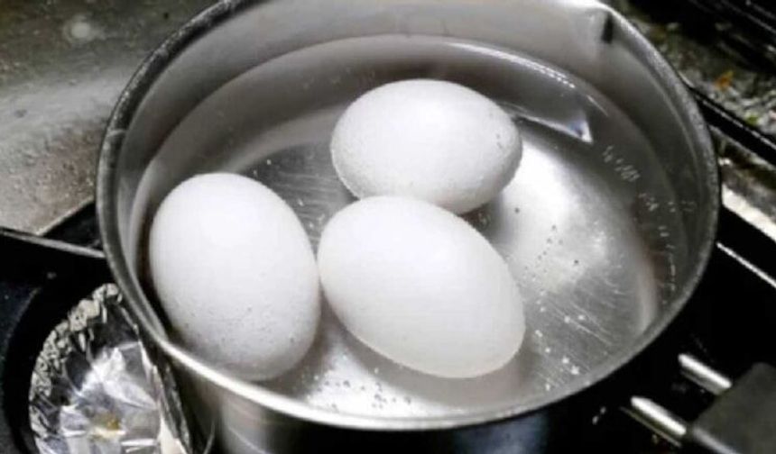 4 şef yanıtladı: Haşlanmış yumurtayı buzlu suya almak neden şart?