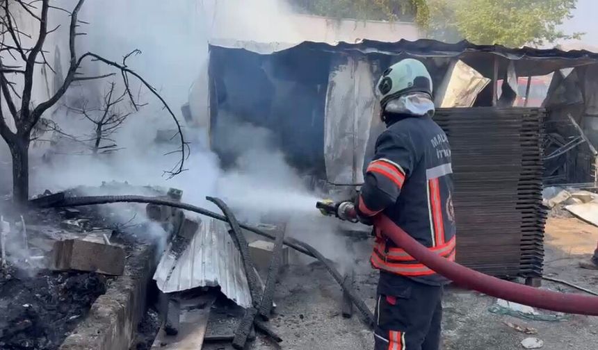 Malatya TOKİ şantiyesinde yangın paniği! Ekipler alarma geçti