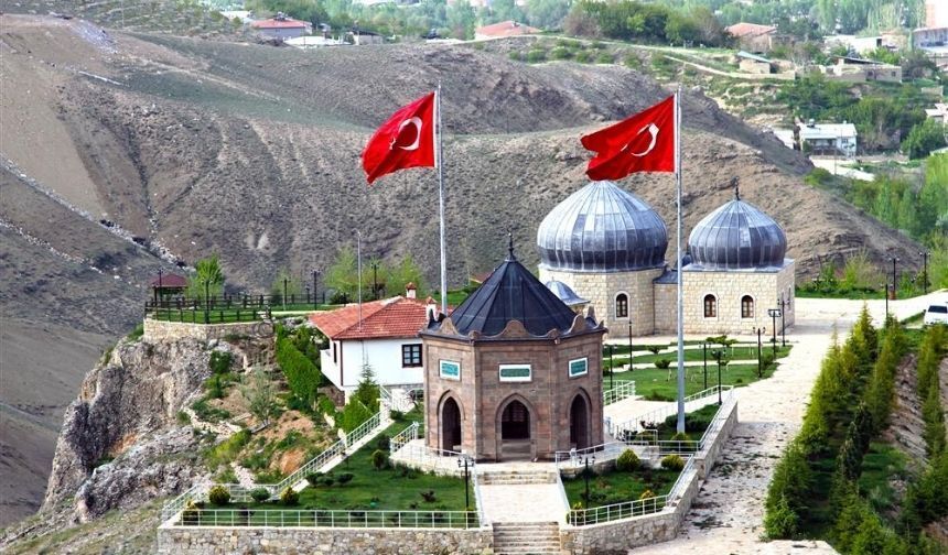 Malatya’da görenleri etkileyen türbe: Kubbesiyle Kerbela’yı hatırlatıyor