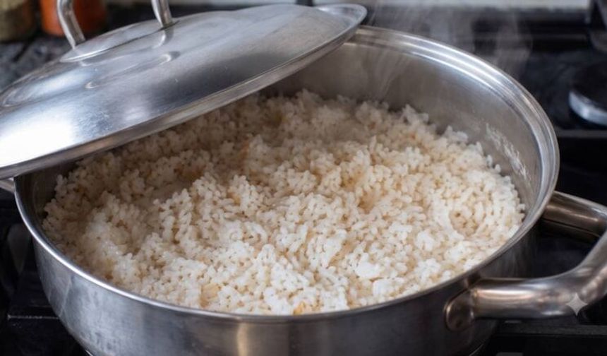 Pilavı ikinci kez ısıtanlar bir kez daha düşünün! Zehirlenme riski var