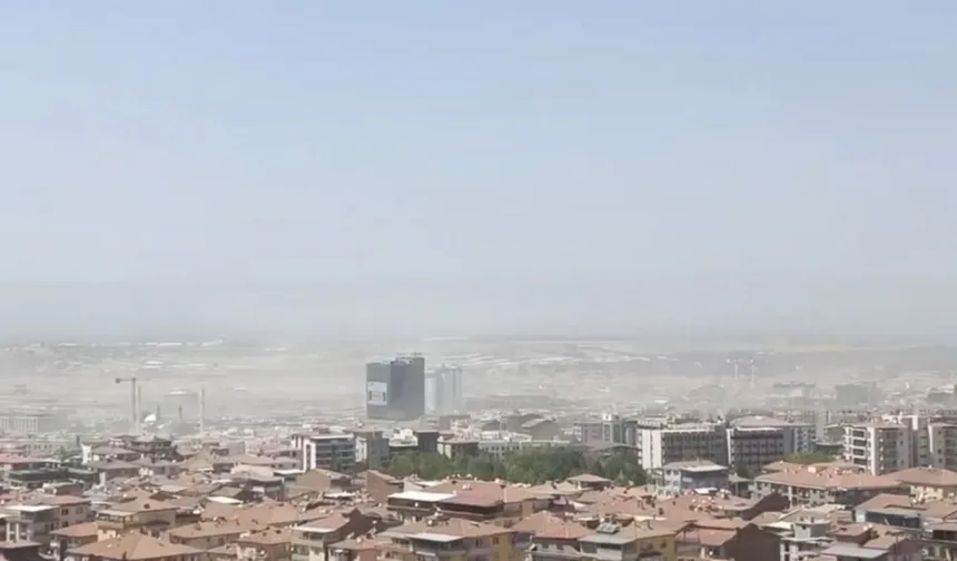Rüzgar bir anda çıktı! Malatya’da TOKİ şantiyelerinden yükselen toz bulutu gökyüzünü kapladı