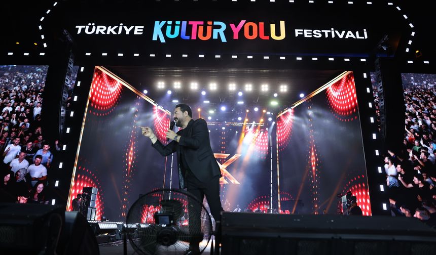 Serkan Kaya Malatya’yı mest etti! Festivalin 4. gününde unutulmaz gece