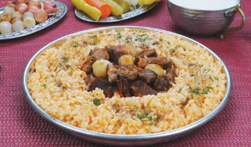Tencerenin ortasına bakır tas koyup 3 saat pişiriyorlar! İşte Malatya’nın unutulmaya yüz tutan o lezzeti
