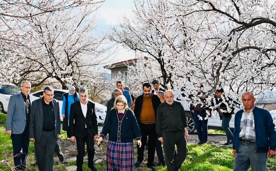 Ölmeztoprak müjdeyi verdi: Kayısı ödemeleri yatıyor