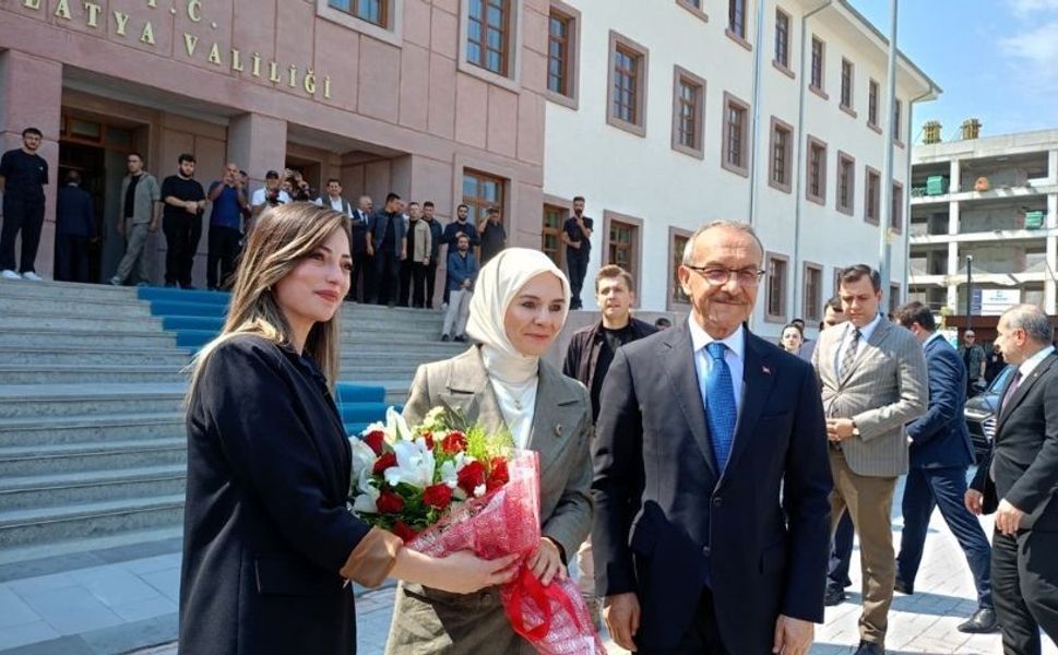 Bakan Göktaş'ın Malatya toplantısında kapı krizi: Zafer Partililer salona alınmadı!